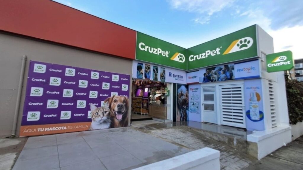Cruz Verde entra al cuidado animal con CruzPet y su primera tienda en Bogotá