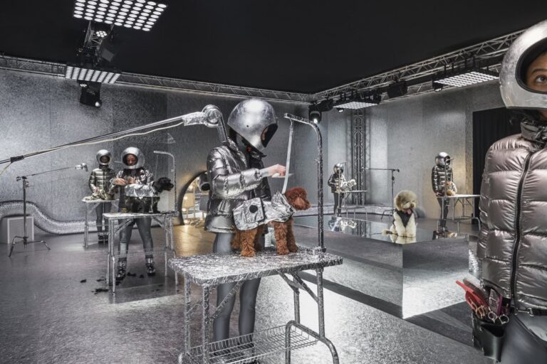 Moncler y Poldo Dog Couture visten a los perros con el icónico plumífero de lujo